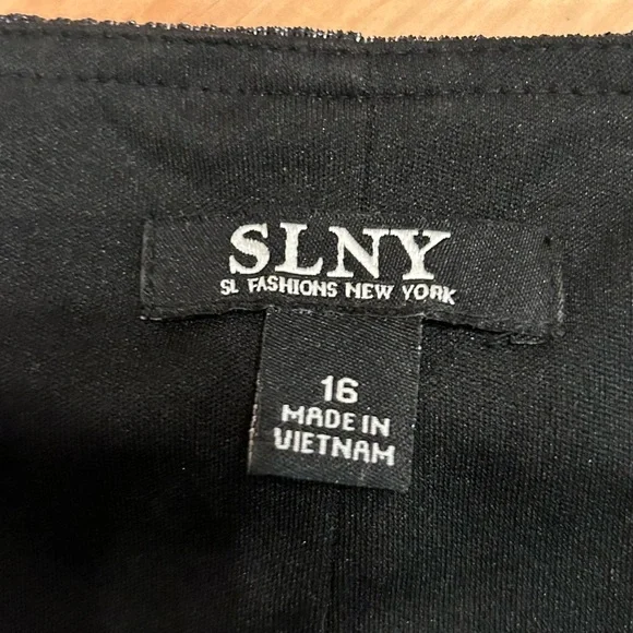 SLNY size 16 dress, black and silver with layers. Sleeveless and sheer w/ slip - Picture 9 of 9